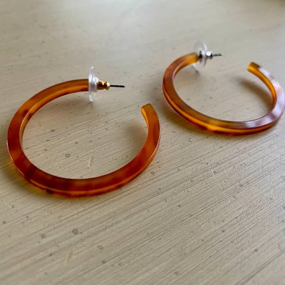 Faux Tortoise Shell Hoop Earrings - Picture 4 of 5